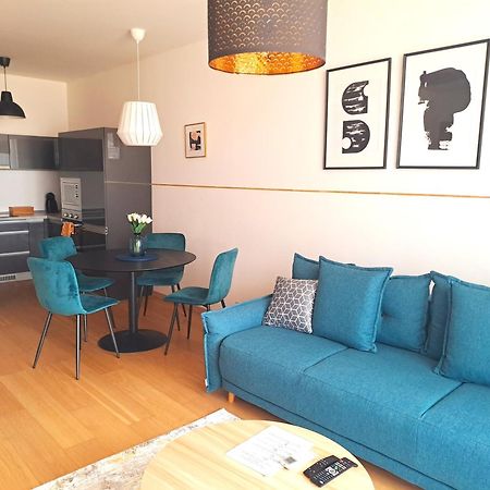 Free Garage Parking!!! Stylish Getaway In Prime Bratislava Location - By The Danube And Old Town Lägenhet Exteriör bild