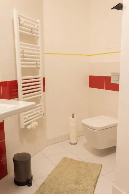 Free Garage Parking!!! Stylish Getaway In Prime Bratislava Location - By The Danube And Old Town Lägenhet Exteriör bild