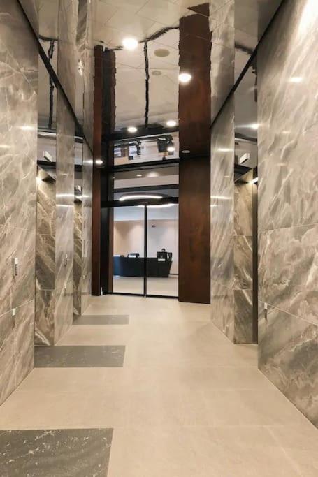 Free Garage Parking!!! Stylish Getaway In Prime Bratislava Location - By The Danube And Old Town Lägenhet Exteriör bild
