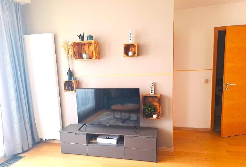 Stylish Getaway In Prime Bratislava Location - By The Danube And Old Town Lägenhet Exteriör bild